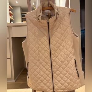 Women’s vest with stretch side panels